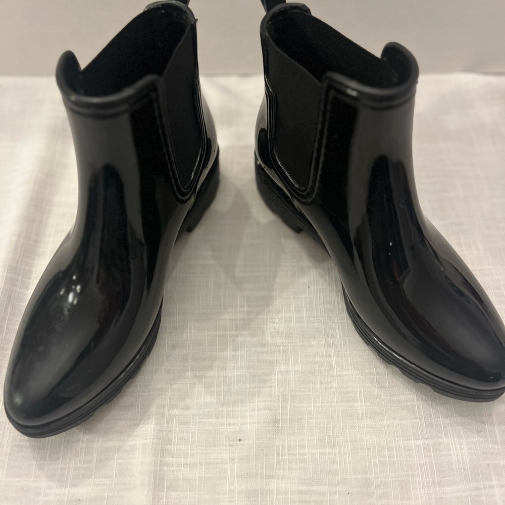 Lucky brand Spring rubber rain boots, black, size 6 bootie preppy biker chic